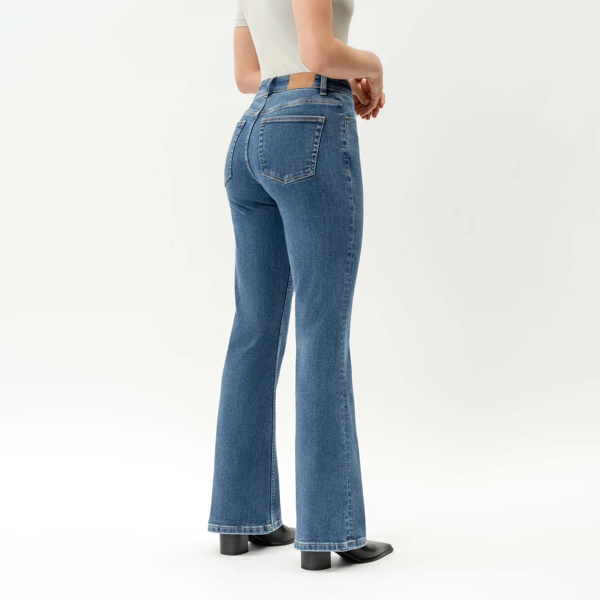 Bootcut ComfortDenim⢠Jeans - Image 3