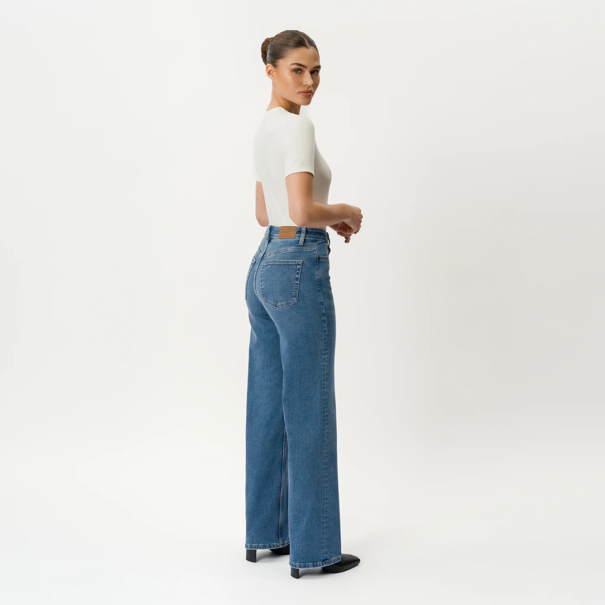 Relaxed ComfortDenim™ Jeans - Image 6