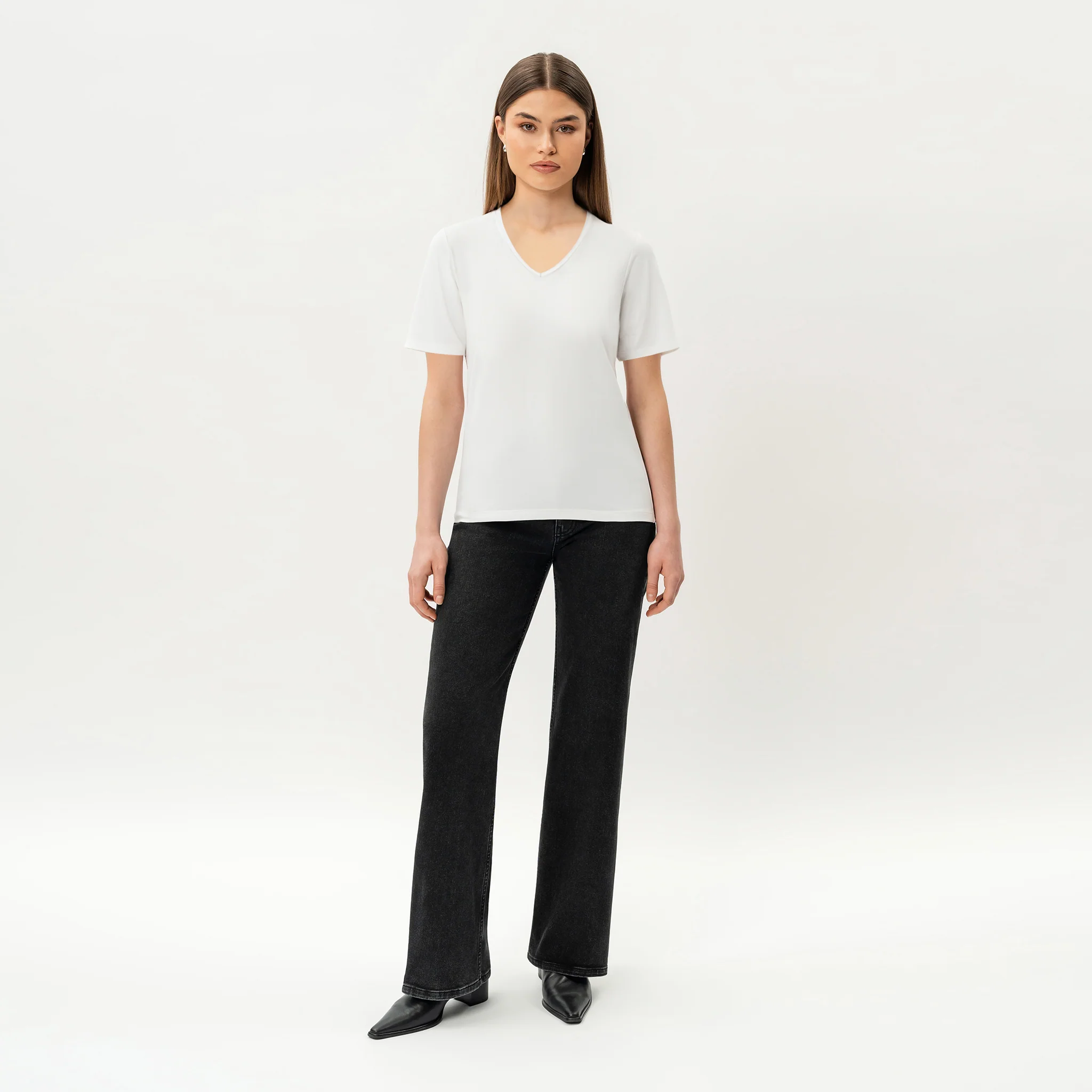 Fitted V-neck Pima T-shirt - Image 4