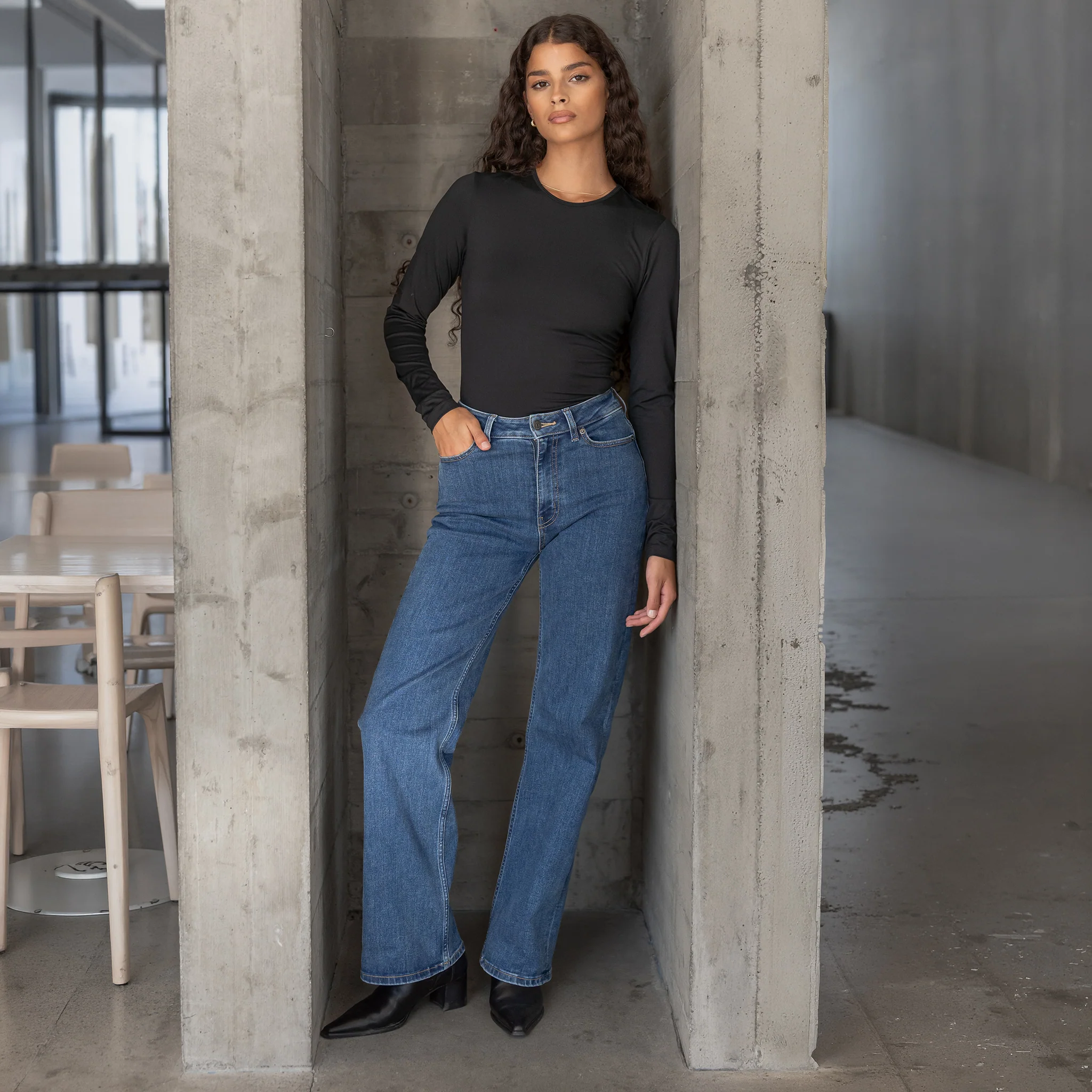 Relaxed ComfortDenim™ Jeans - Image 10